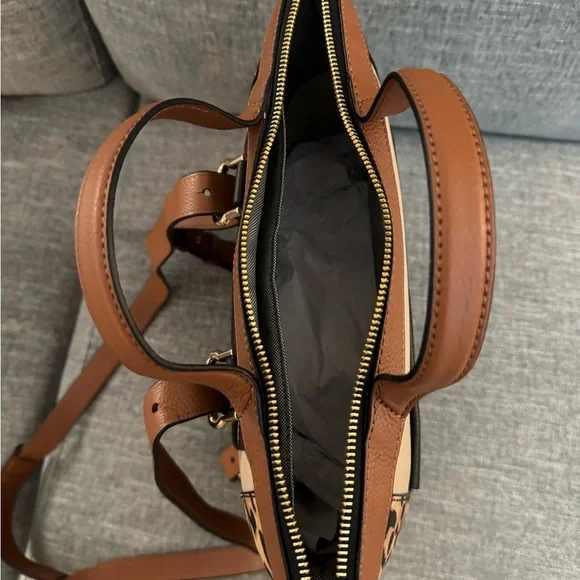 Cole Haan Stylish Leather Black and Tan Tote Bag - Picture 8 of 12